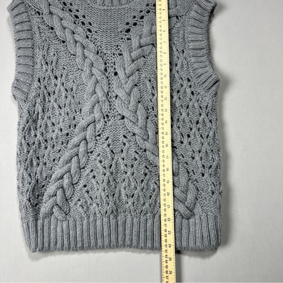 Zara Gray Crew Neck Sweater with Intricate Knit Design Size M - Picture 6 of 7